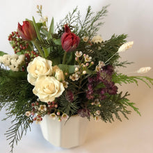 Load image into Gallery viewer, Petite Sympathy Arrangement