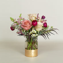 Load image into Gallery viewer, Petite Sympathy Arrangement