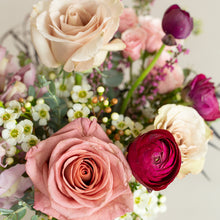 Load image into Gallery viewer, Petite Sympathy Arrangement